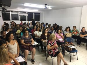 Read more about the article Curso de Extensão em Brinquedoteca contou com a presença de mais de 100 profissionais da Rede Pública Municipal de Ensino