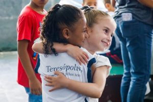 Leia mais sobre o artigo Carinho e receptividade marcam a volta às aulas em Teresópolis