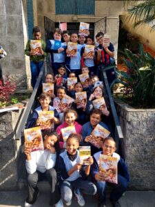Leia mais sobre o artigo Alunos da Escola Municipal Antônio Santiago vivenciam um dia especial na Biblioteca Paulo Capamena