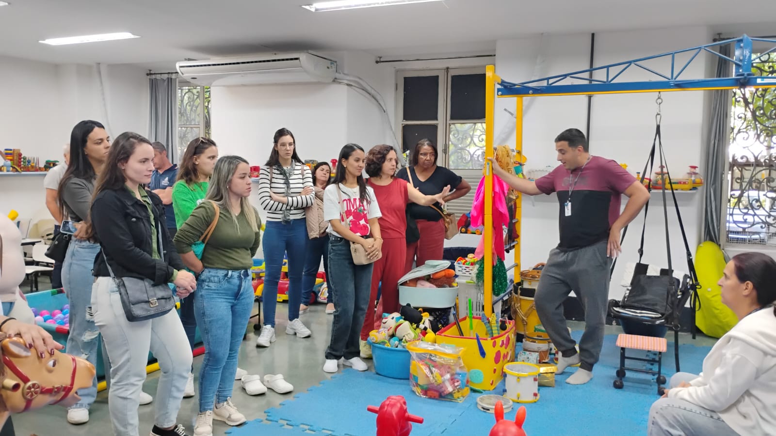 Leia mais sobre o artigo Profissionais da Educação, alunos e familiares visitam Instituto Benjamin Constant