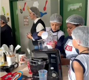 Leia mais sobre o artigo Escola Municipal Francisco Maria Dállia, em Bonsucesso, inaugura Sala Maker de Culinária