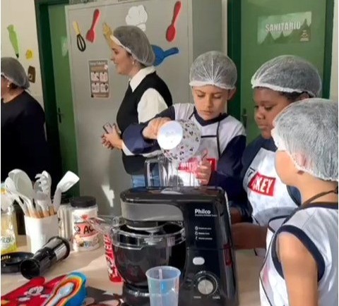 Leia mais sobre o artigo Escola Municipal Francisco Maria Dállia, em Bonsucesso, inaugura Sala Maker de Culinária