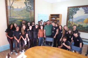 Leia mais sobre o artigo Alunos do Cebes são recebidos pelo Prefeito Leonardo Vasconcellos