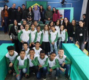 Leia mais sobre o artigo Alunos do Ciep Prof. Amaury Amaral dos Santos recebem vereadores e o projeto ‘Câmara Criança