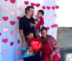 Leia mais sobre o artigo Dia Internacional da Família na Escola é celebrado com atividades interativas, música, cuidados de saúde e de beleza e muito amor